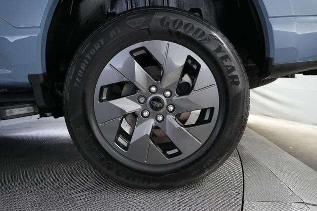 2023 Ford F-150 Lightning — photo 7 of 18