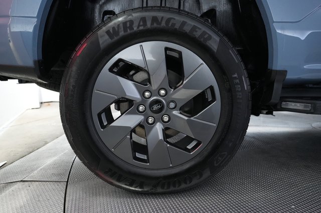 2023 Ford F-150 Lightning — photo 11 of 18