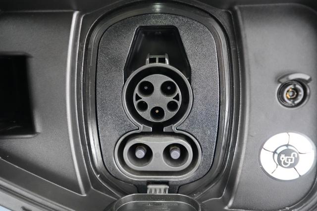 2023 Ford F-150 Lightning — photo 8 of 18