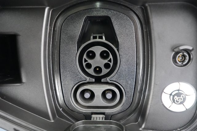 2023 Ford F-150 Lightning — photo 8 of 18