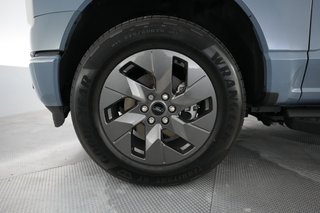 2023 Ford F-150 Lightning — photo 9 of 18