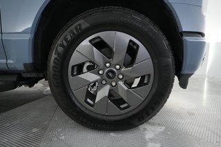2023 Ford F-150 Lightning — photo 10 of 18
