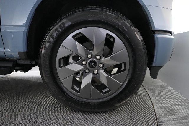 2023 Ford F-150 Lightning — photo 10 of 18