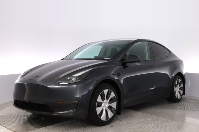 2024 Tesla Model Y — VIN 7SAYGAEE7RF054096