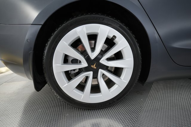 2021 Tesla Model 3 — photo 7 of 24