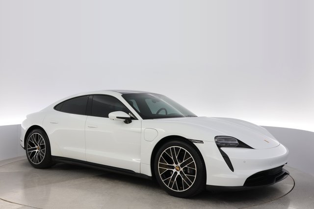 2022 Porsche Taycan — photo 11 of 26