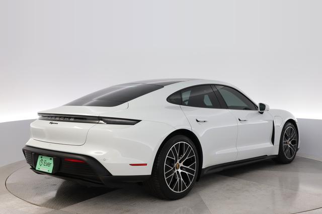 2022 Porsche Taycan — photo 2 of 26