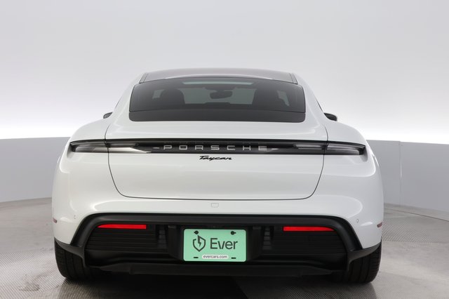 2022 Porsche Taycan — photo 12 of 26