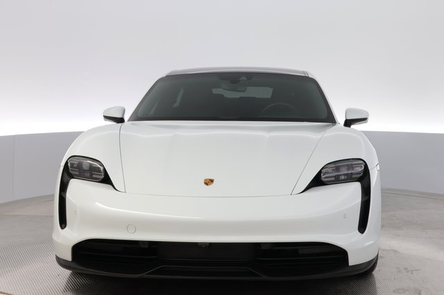 2022 Porsche Taycan — photo 9 of 26
