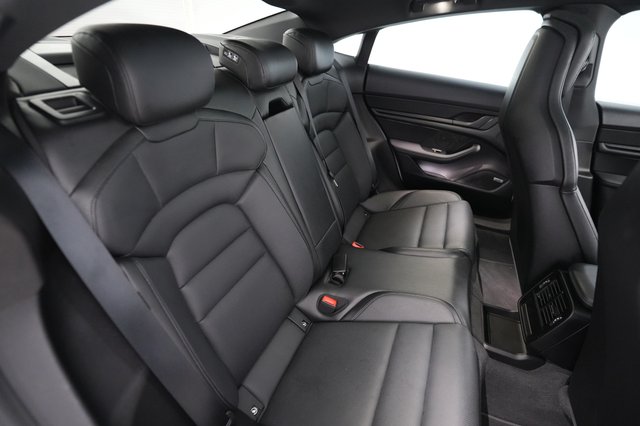 2022 Porsche Taycan — photo 4 of 26