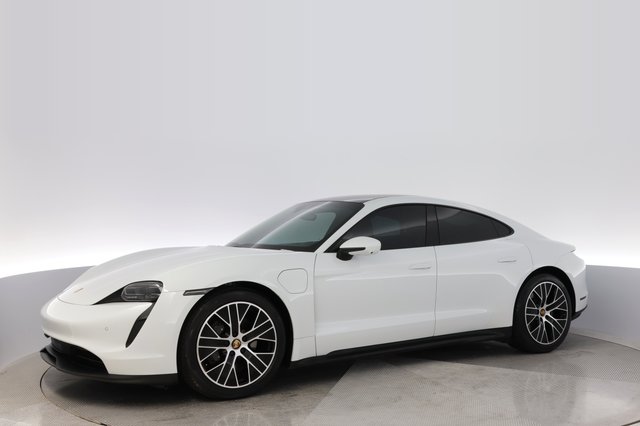2022 Porsche Taycan — photo 14 of 26