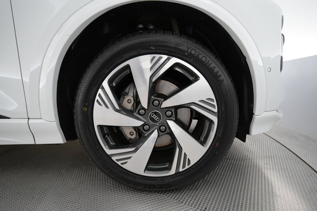 2025 Audi Q6 e-tron — photo 16 of 25