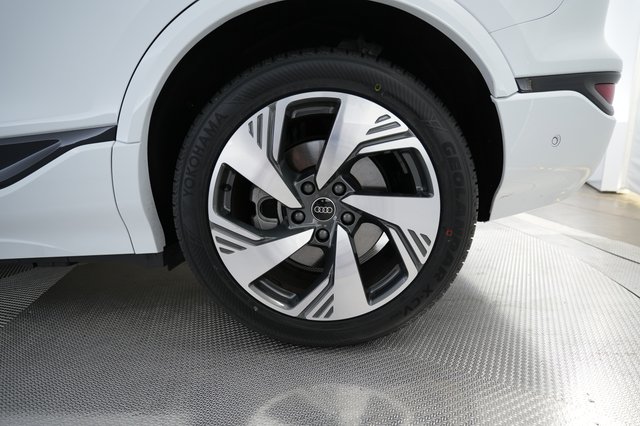2025 Audi Q6 e-tron — photo 15 of 25