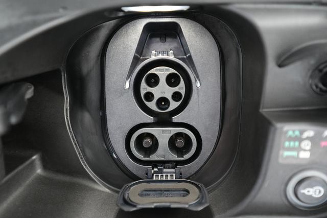 2025 Audi Q6 e-tron — photo 8 of 25