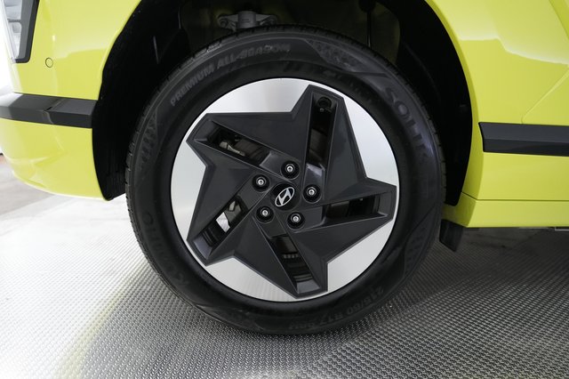 2025 Hyundai Kona Electric — photo 17 of 24
