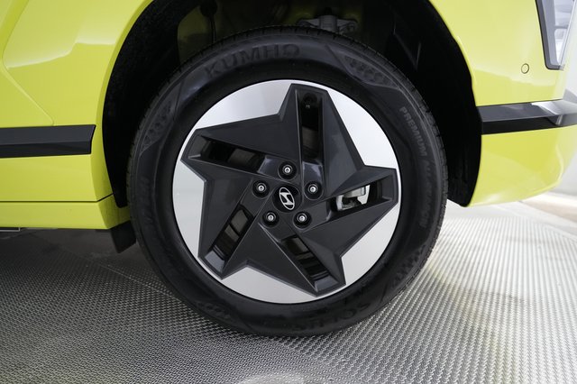 2025 Hyundai Kona Electric — photo 7 of 24