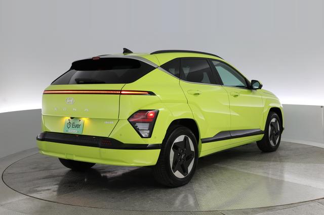 2025 Hyundai Kona Electric — photo 2 of 24