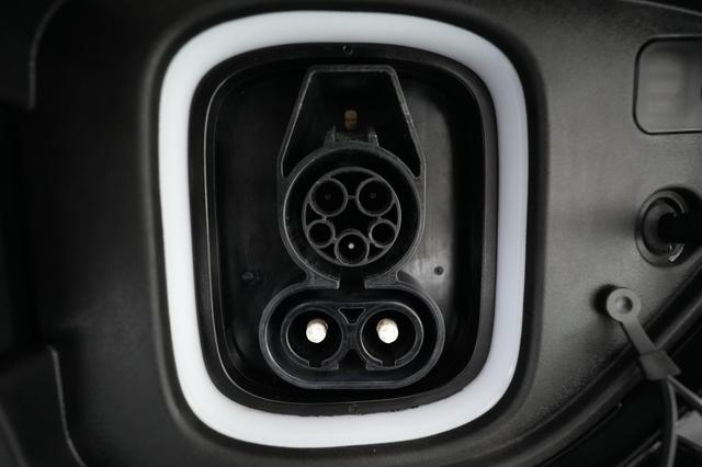 2023 Hyundai Kona Electric — photo 8 of 32