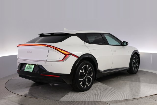2023 Kia EV6 — photo 2 of 26