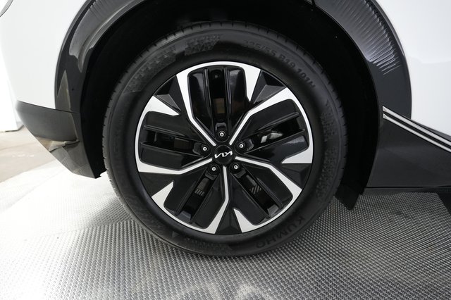 2023 Kia EV6 — photo 17 of 26