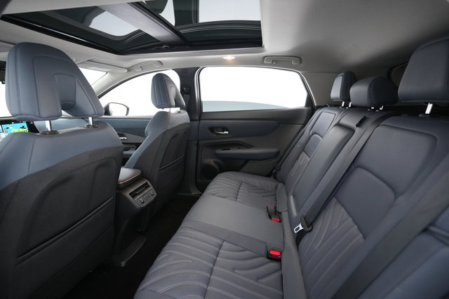 2023 Nissan Ariya — photo 14 of 23