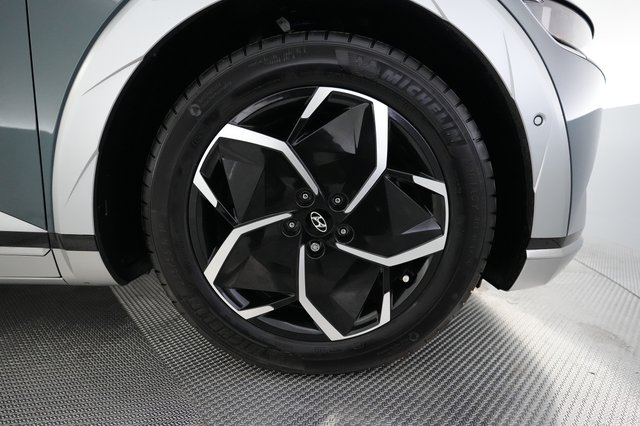2024 Hyundai IONIQ 5 — photo 16 of 25