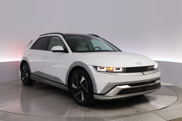 2025 Hyundai IONIQ 5 — photo 10 of 24