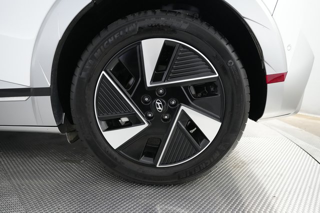 2025 Hyundai IONIQ 5 — photo 7 of 24