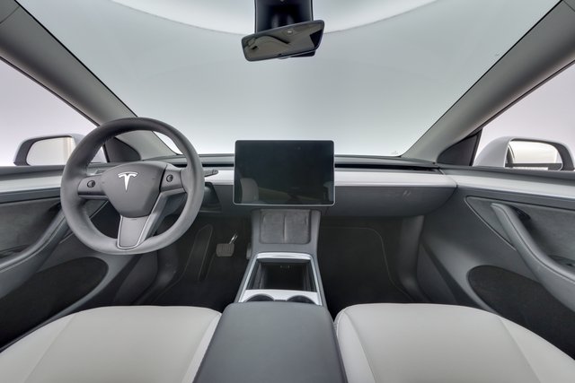 2023 Tesla Model Y — photo 21 of 25