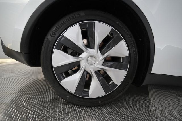 2023 Tesla Model Y — photo 17 of 25