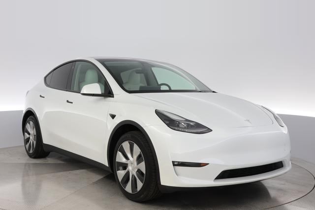 2023 Tesla Model Y — photo 10 of 25