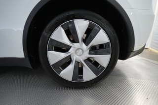 2023 Tesla Model Y — photo 7 of 25