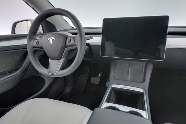 2023 Tesla Model Y — photo 20 of 25