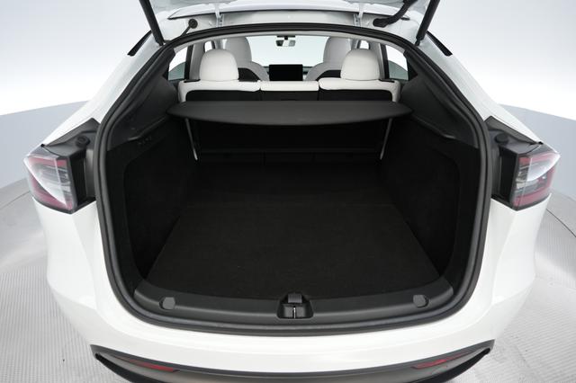 2023 Tesla Model Y — photo 6 of 25