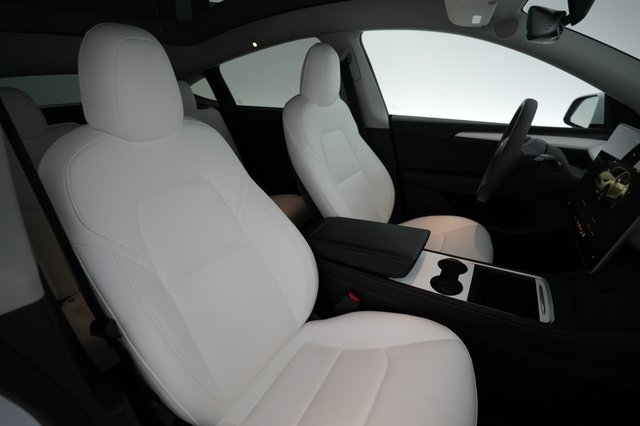 2023 Tesla Model Y — photo 18 of 25