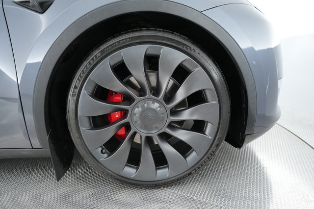 2021 Tesla Model Y — photo 16 of 24