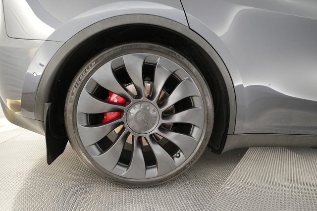 2021 Tesla Model Y — photo 17 of 24