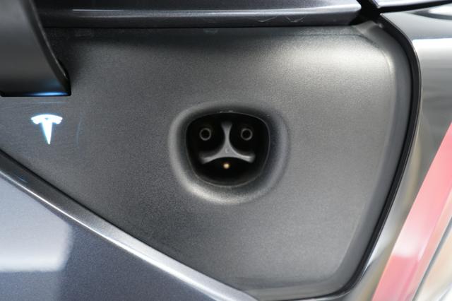 2021 Tesla Model Y — photo 8 of 24