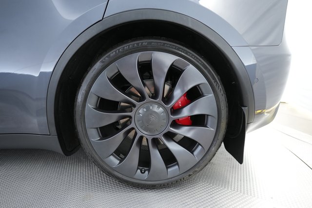 2021 Tesla Model Y — photo 7 of 24