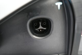 2023 Tesla Model S — photo 8 of 24