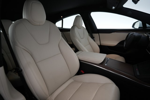 2023 Tesla Model S — photo 18 of 24