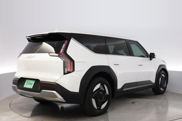 2024 Kia EV9 — photo 2 of 26