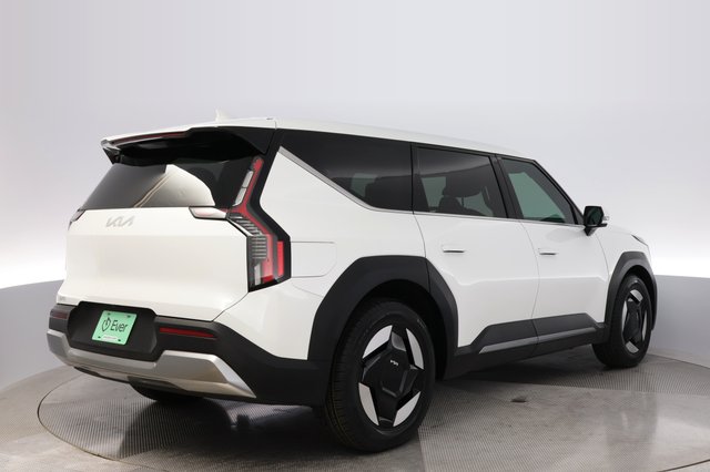 2024 Kia EV9 — photo 2 of 26