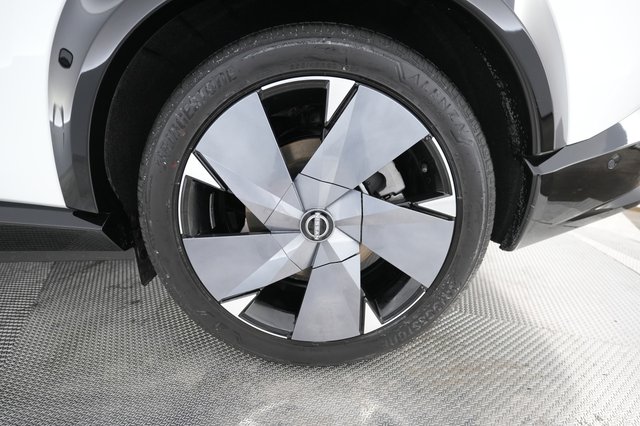 2023 Nissan Ariya — photo 14 of 26