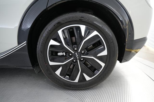 2024 Kia EV6 — photo 7 of 21