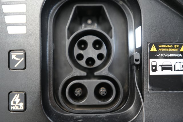 2024 Kia EV6 — photo 8 of 21