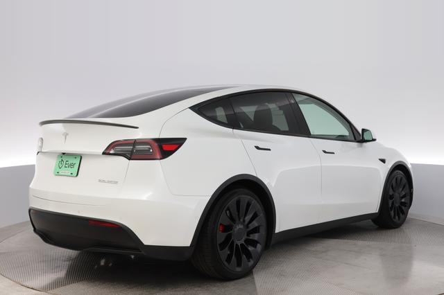 2022 Tesla Model Y — photo 2 of 24