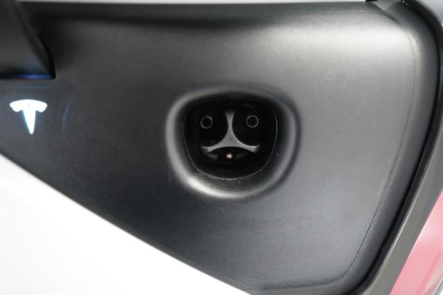 2022 Tesla Model Y — photo 8 of 24