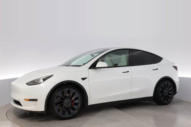 2022 Tesla Model Y — photo 14 of 24