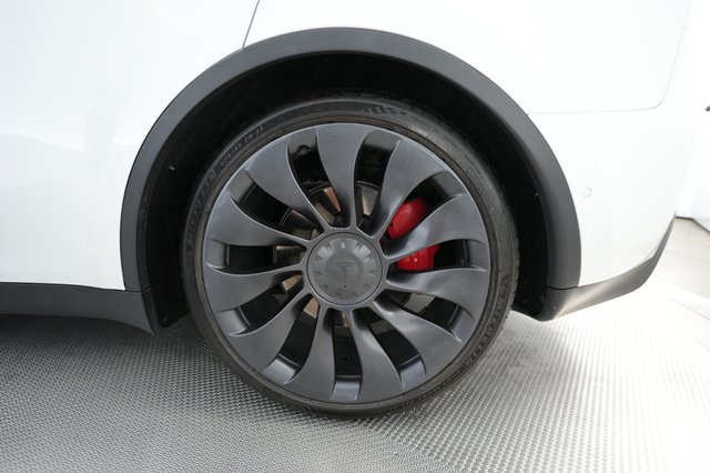 2022 Tesla Model Y — photo 7 of 24